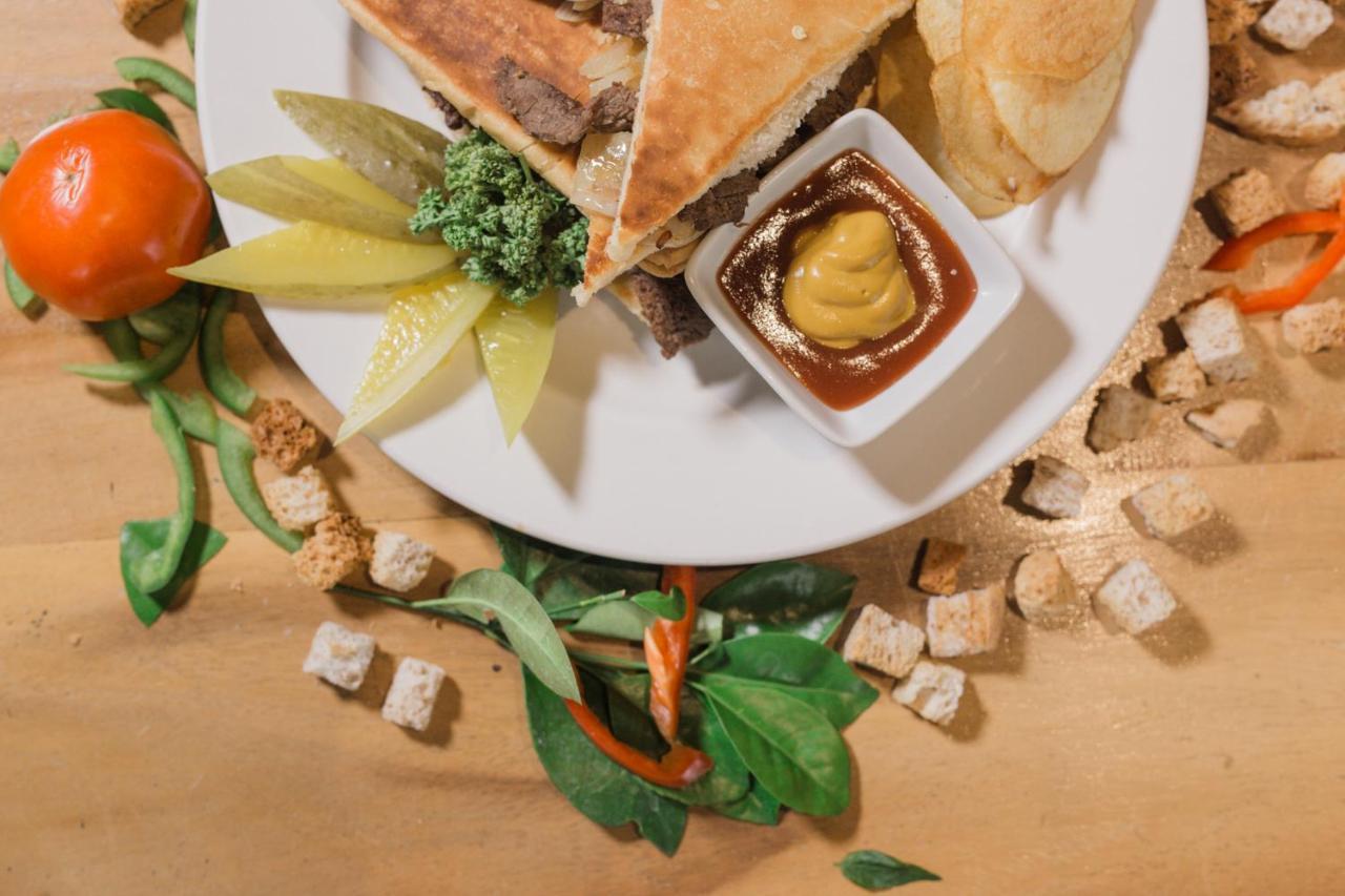 Kingsley'S Hotel And Gastro Pub Mabalacat エクステリア 写真